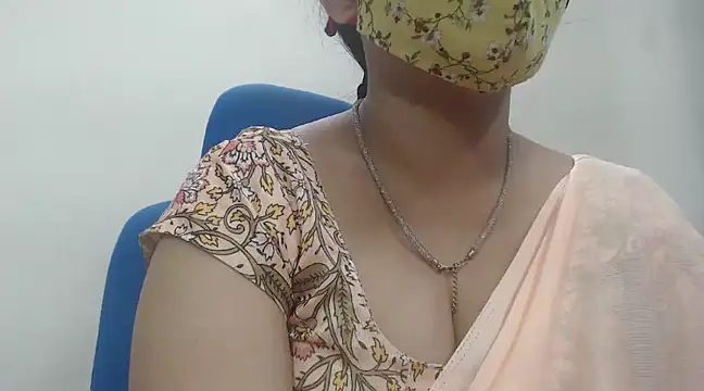 Snapshot of Lovely_Siri_23 chatting on February 2025 10:04:02 PM Lovely Siri 23 online show from February 2025 10:04:02 PM