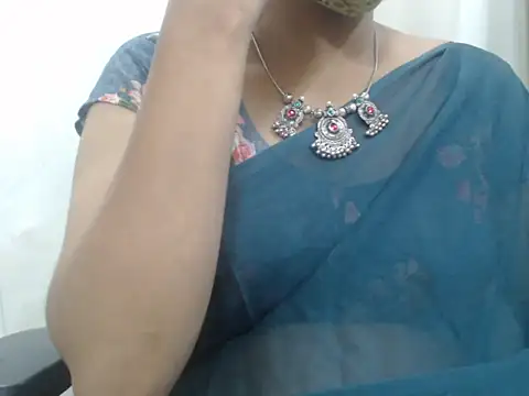 Snapshot of Lovely_Siri_23 chatting on November 2025 07:01:02 PM Lovely Siri 23 online show from November 2025 07:01:02 PM