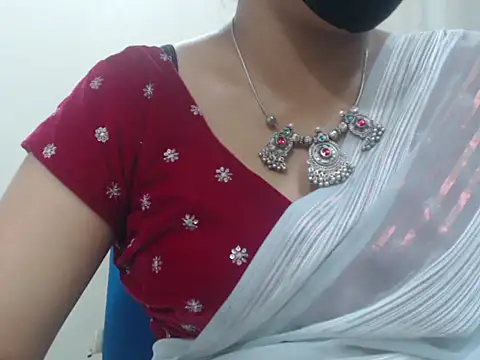 Snapshot of Lovely_Siri_23 chatting on April 2026 08:18:01 AM Lovely Siri 23 online show from April 2026 08:18:01 AM
