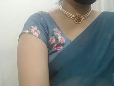 Snapshot of Lovely_Siri_23 chatting on June 2026 12:24:01 AM Lovely Siri 23 online show from June 2026 12:24:01 AM