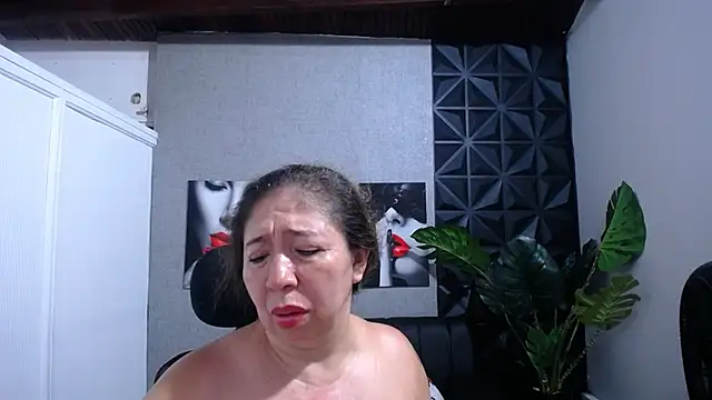 Snapshot of Valentinaa_mature chatting on May 2026 10:51:01 PM Valentinaa mature online show from May 2026 10:51:01 PM