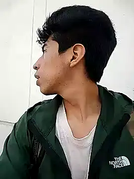 Snapshot of Alexander9827 chatting on December 2024 09:33:02 PM Alexander9827 online show from December 2024 09:33:02 PM