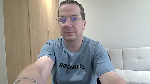 BrettJ81 online show from November 2025 12:49:02 PM