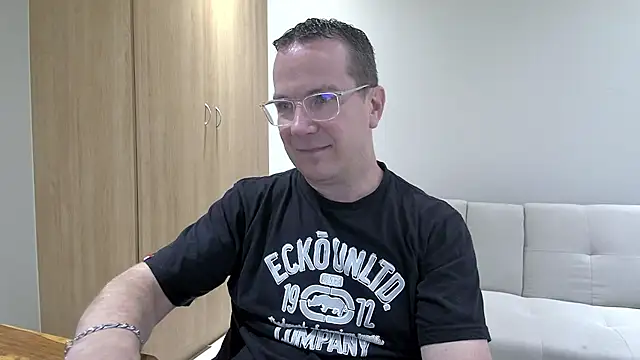 BrettJ81 online show from November 2025 01:02:02 PM