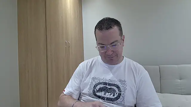 BrettJ81 online show from December 2025 01:49:02 PM