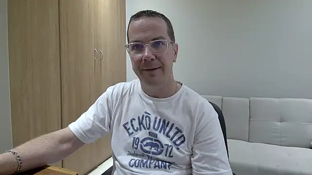 BrettJ81 online show from April 2026 03:02:01 PM