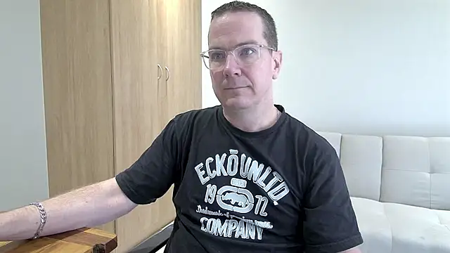 BrettJ81 online show from April 2026 11:52:02 AM