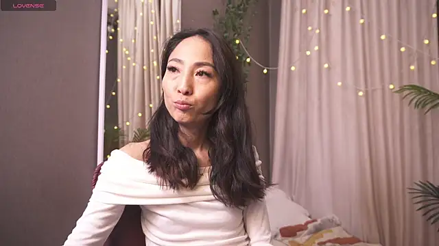 Snapshot of 1reisatumi_ chatting on December 2025 09:09:02 PM 1reisatumi online show from December 2025 09:09:02 PM