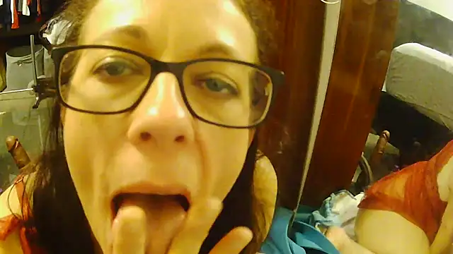 Snapshot of PartyPawgGirl420 chatting on June 2026 01:28:02 AM PartyPawgGirl420 online show from June 2026 01:28:02 AM