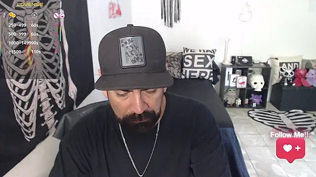 soyelcarlitos  online show from May 2026 06:56:02 PM