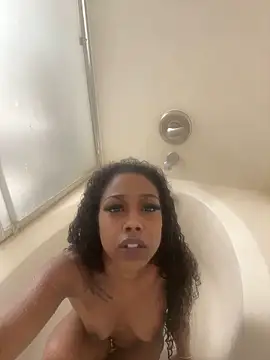 mismialove online show from December 2025 03:05:01 PM