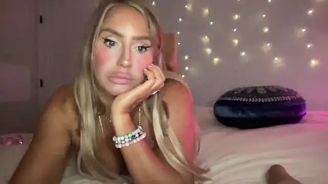 Snapshot of Fitnessbabe69 chatting on October 2025 07:07:01 AM Fitnessbabe69 online show from October 2025 07:07:01 AM